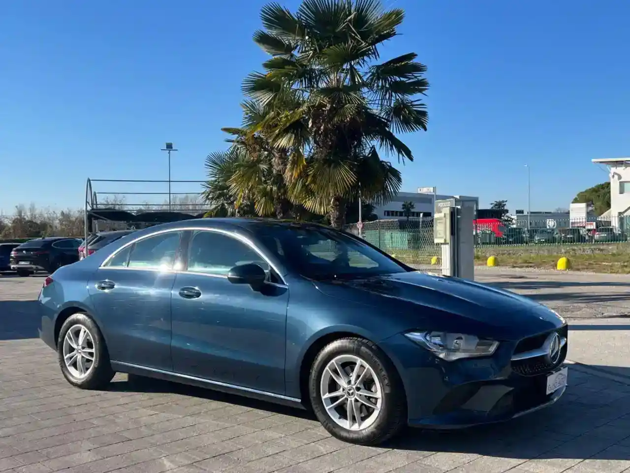 Mercedes-Benz CLA 200