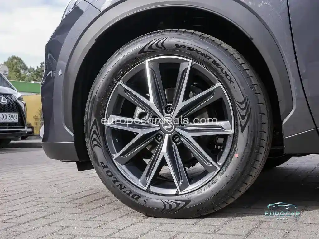 Lexus LBX
