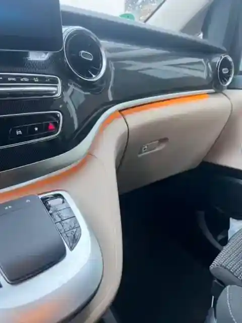 Mercedes-Benz V 220