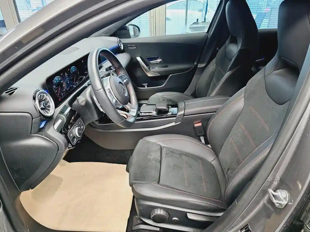 Mercedes-Benz A 220