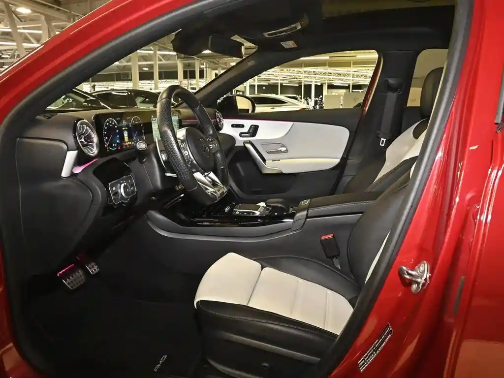Mercedes-Benz A 35 AMG