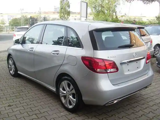Mercedes-Benz B 200