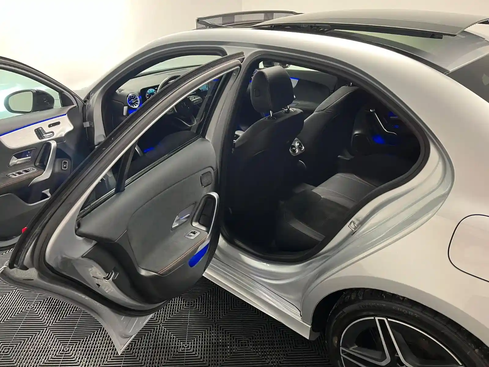 Mercedes-Benz A 200