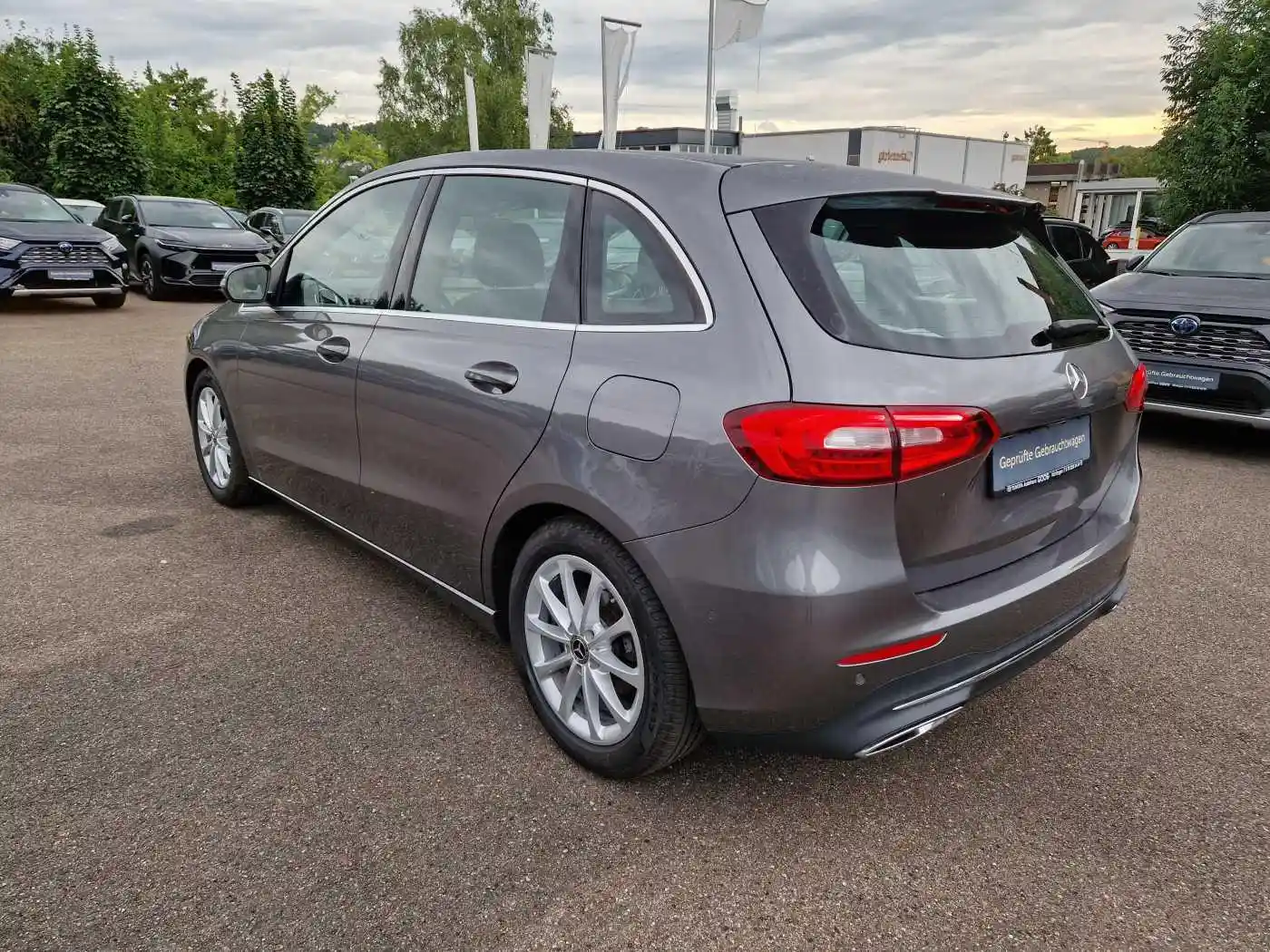Mercedes-Benz B 180