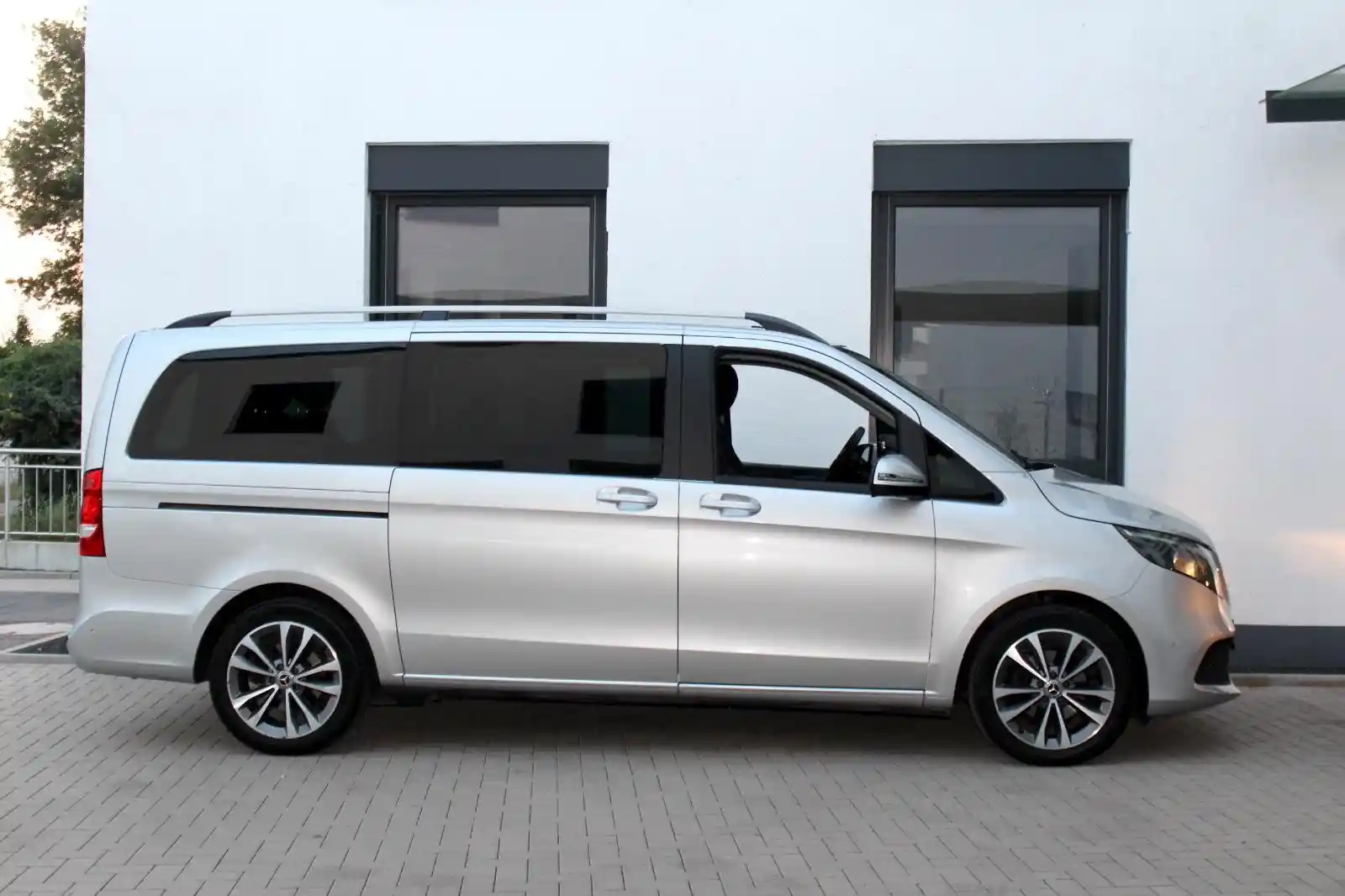 Mercedes-Benz V 220