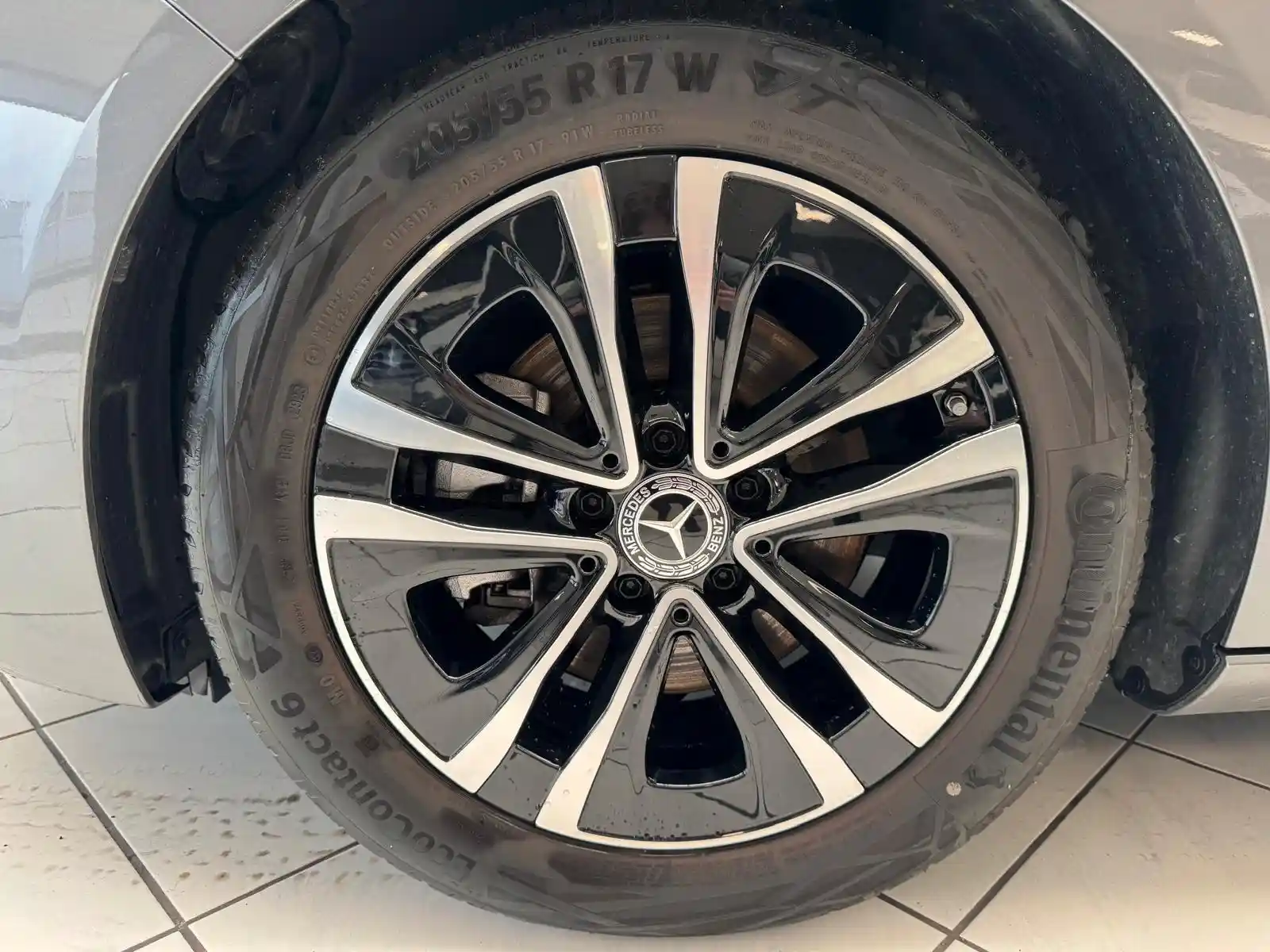 Mercedes-Benz B 180