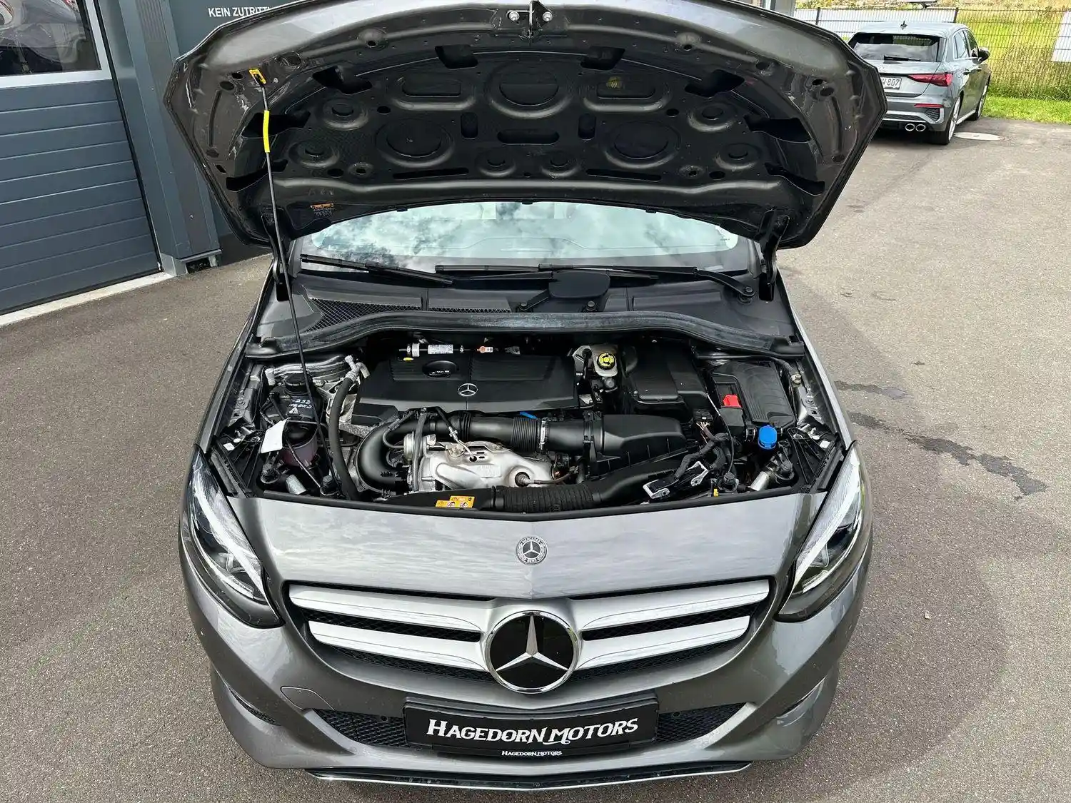 Mercedes-Benz B 220