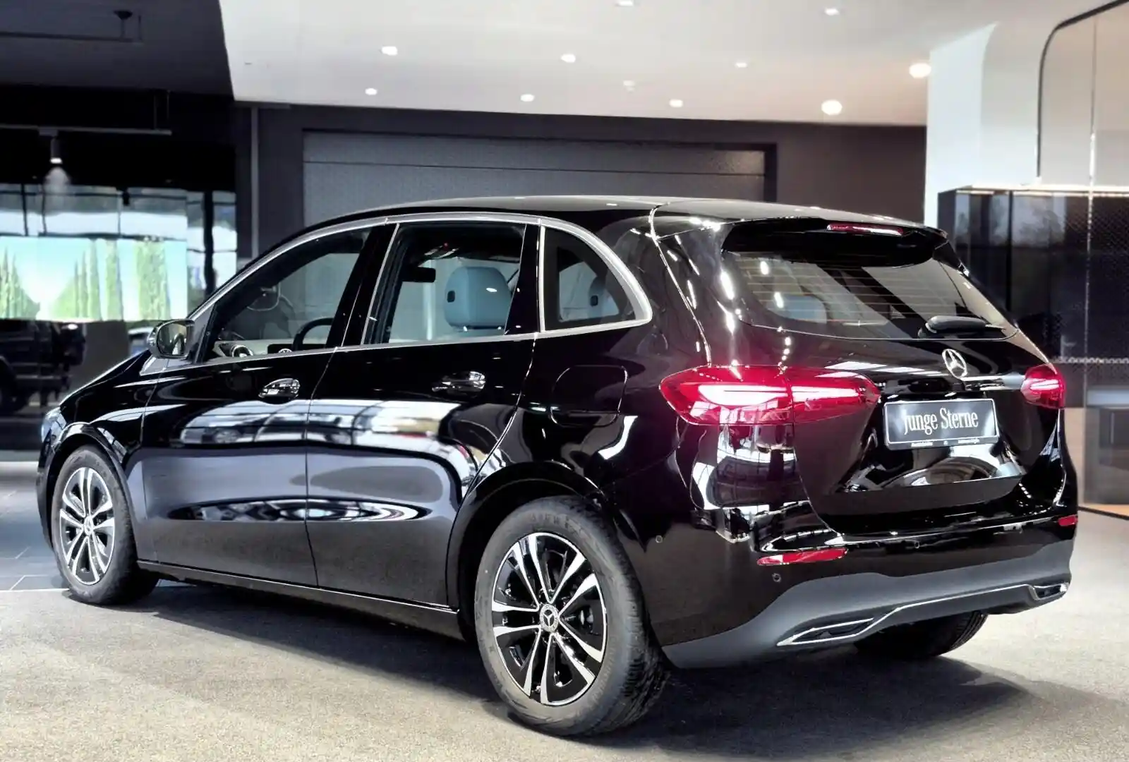 Mercedes-Benz B 180