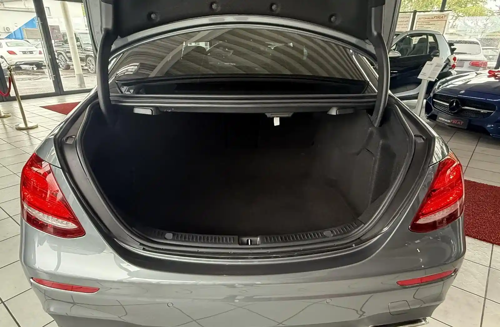 Mercedes-Benz E 200