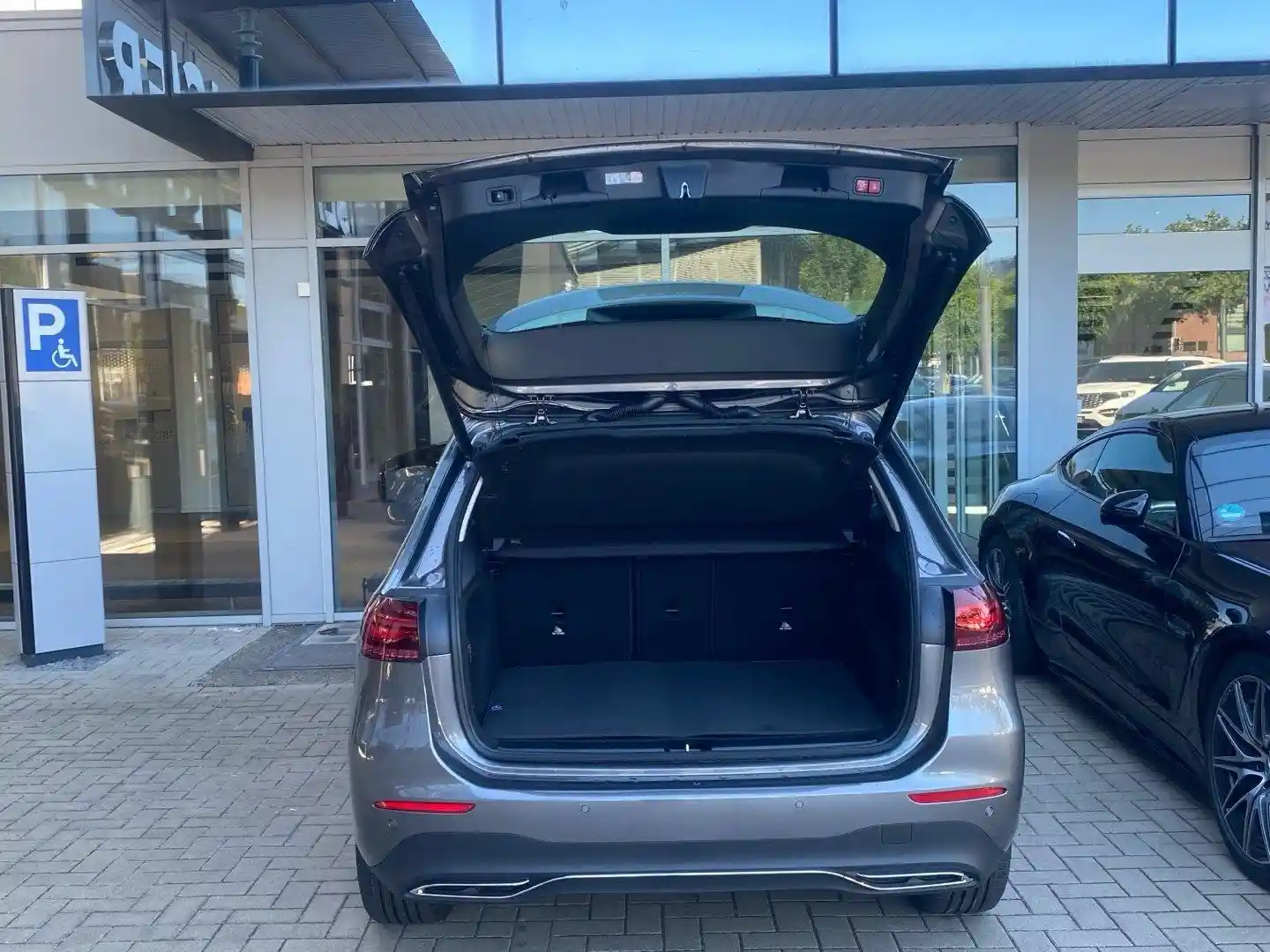 Mercedes-Benz B 180