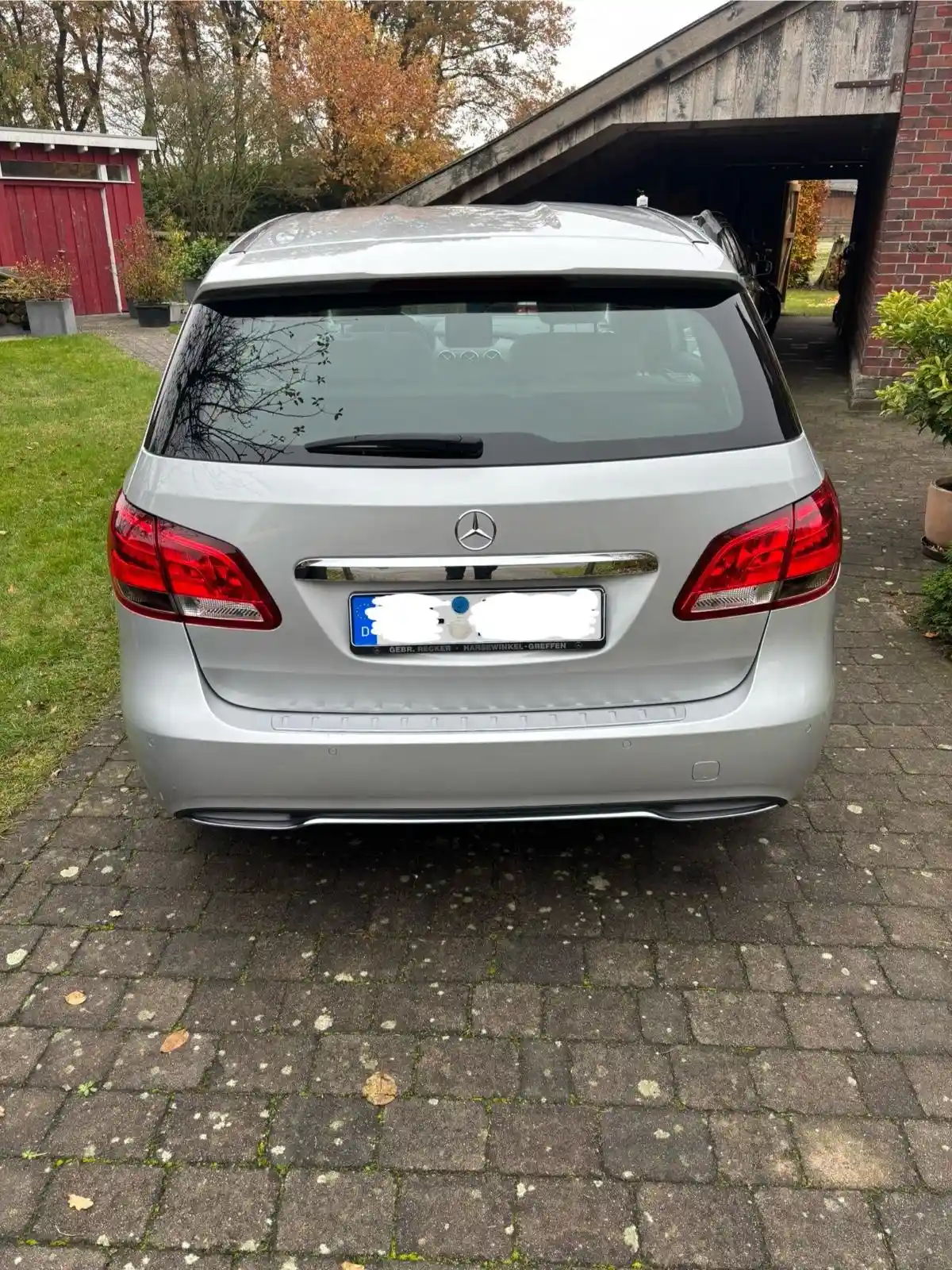 Mercedes-Benz B 180