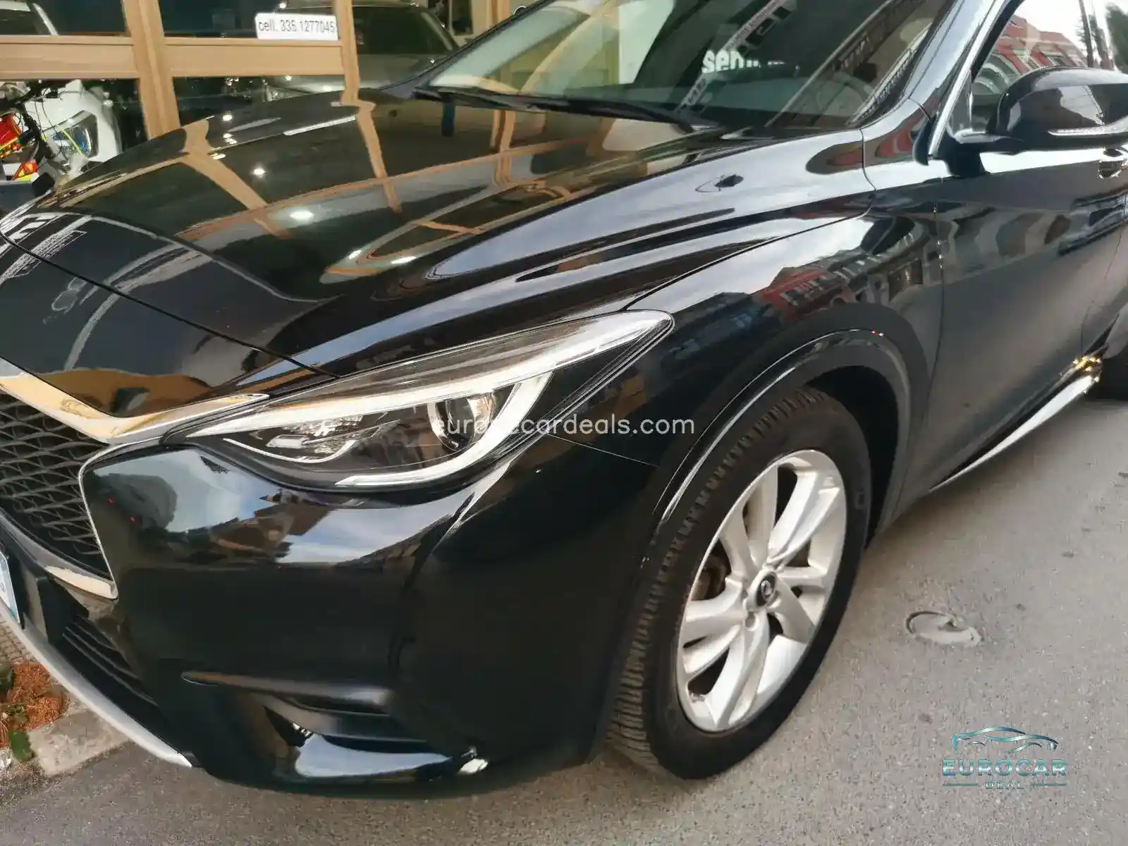 Infiniti Q30