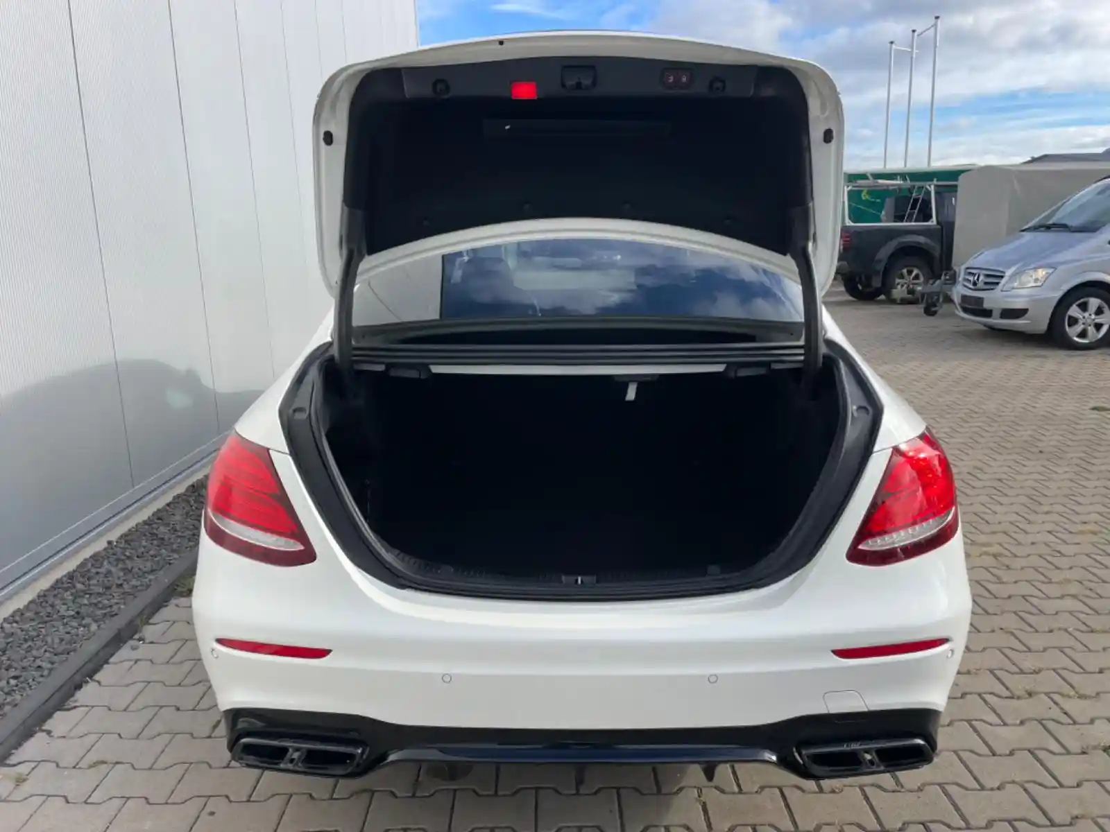 Mercedes-Benz E 63 AMG