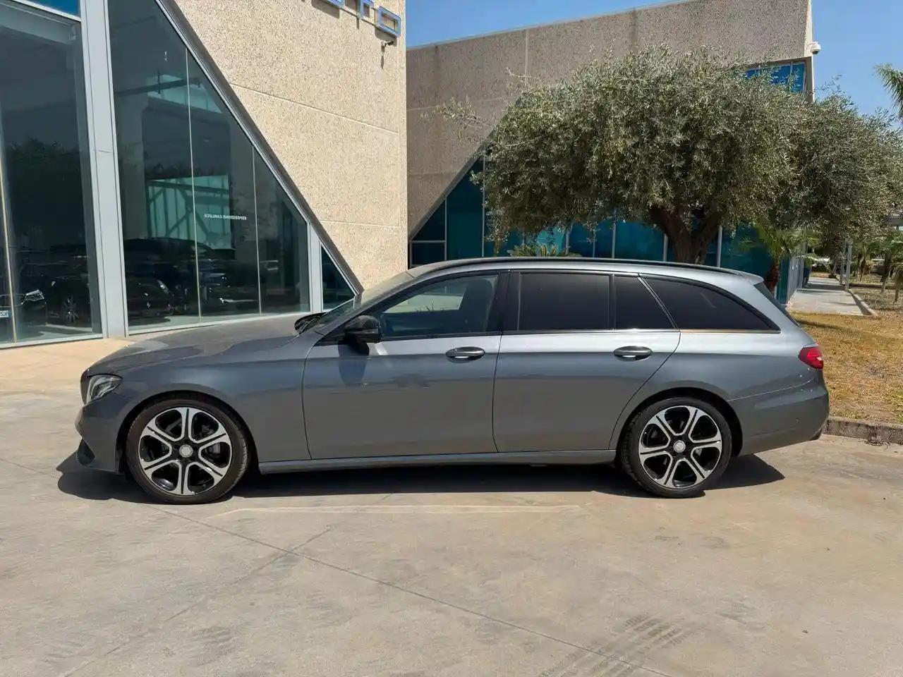 Mercedes-Benz E 220