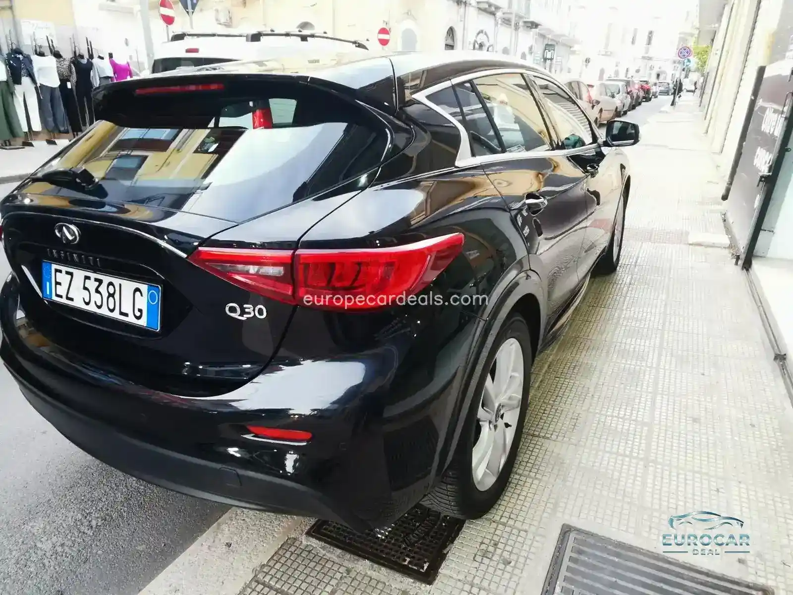 Infiniti Q30