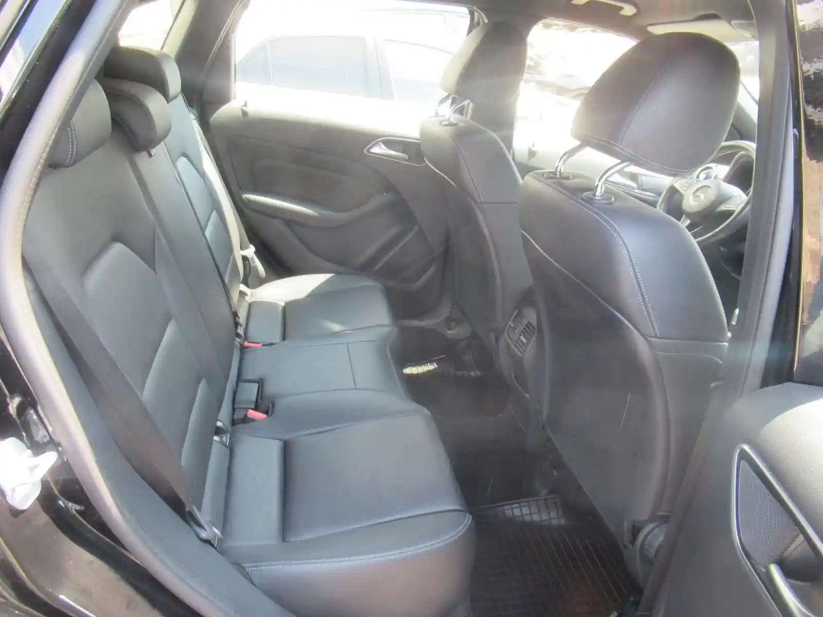 Mercedes-Benz B 180