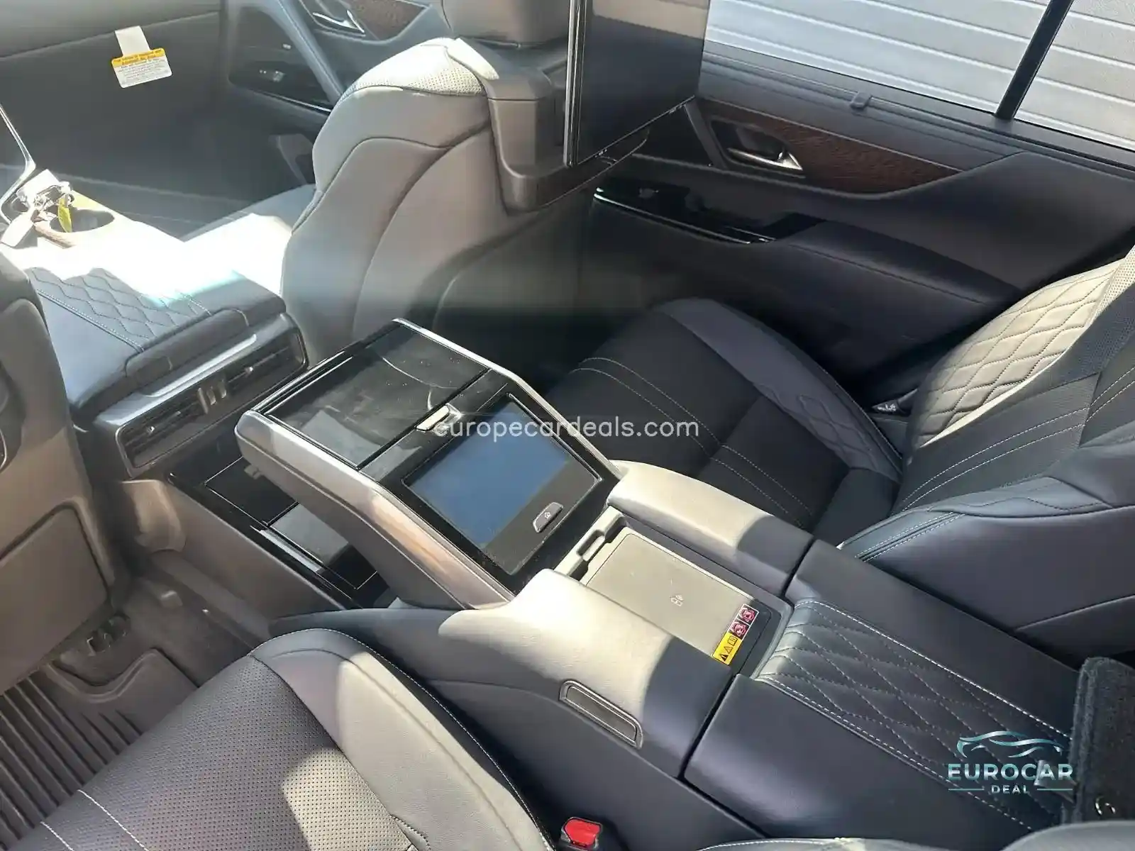 Lexus LX 700