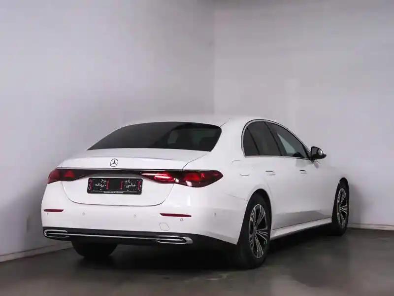 Mercedes-Benz E 200