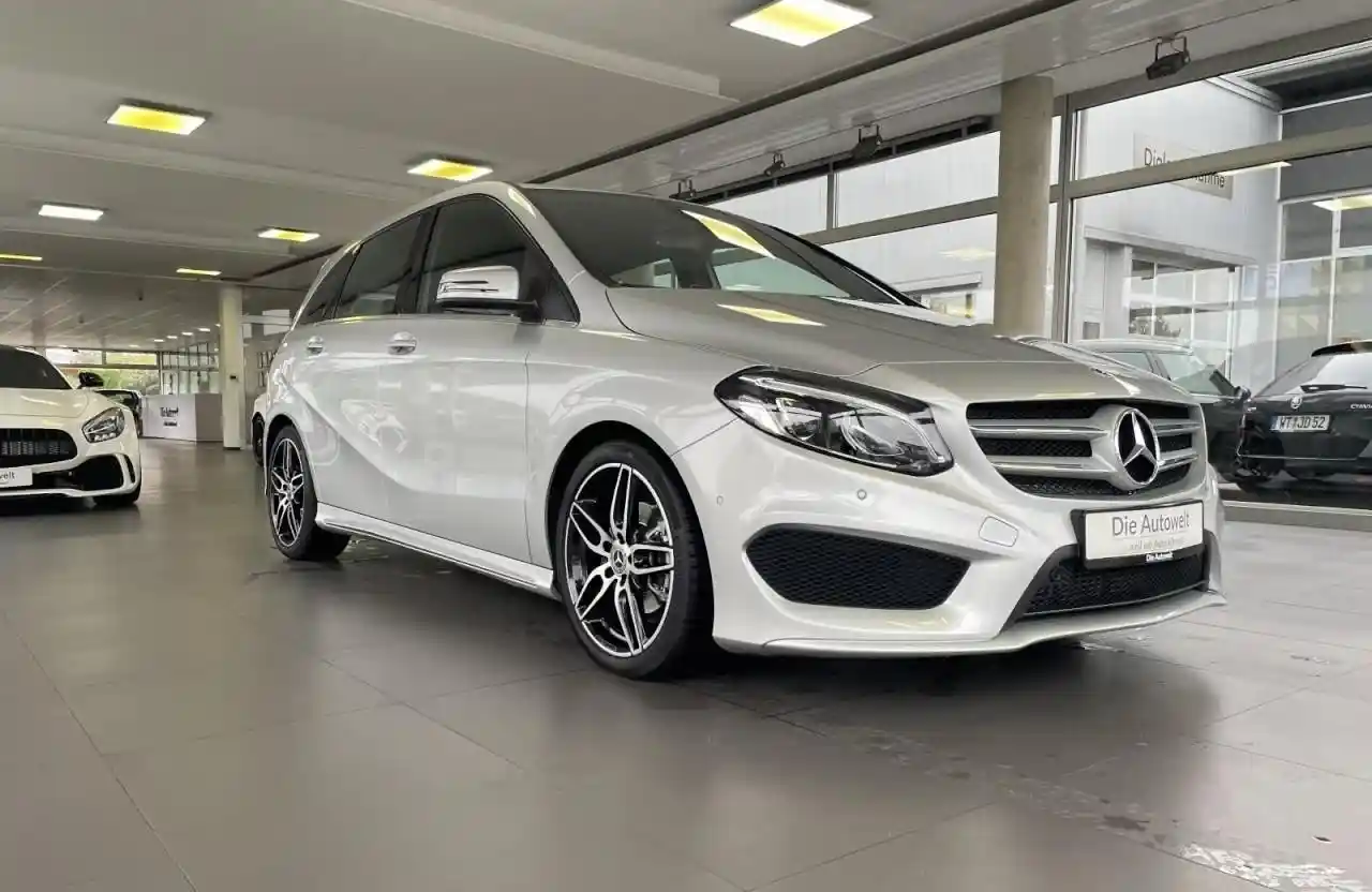 Mercedes-Benz B 180