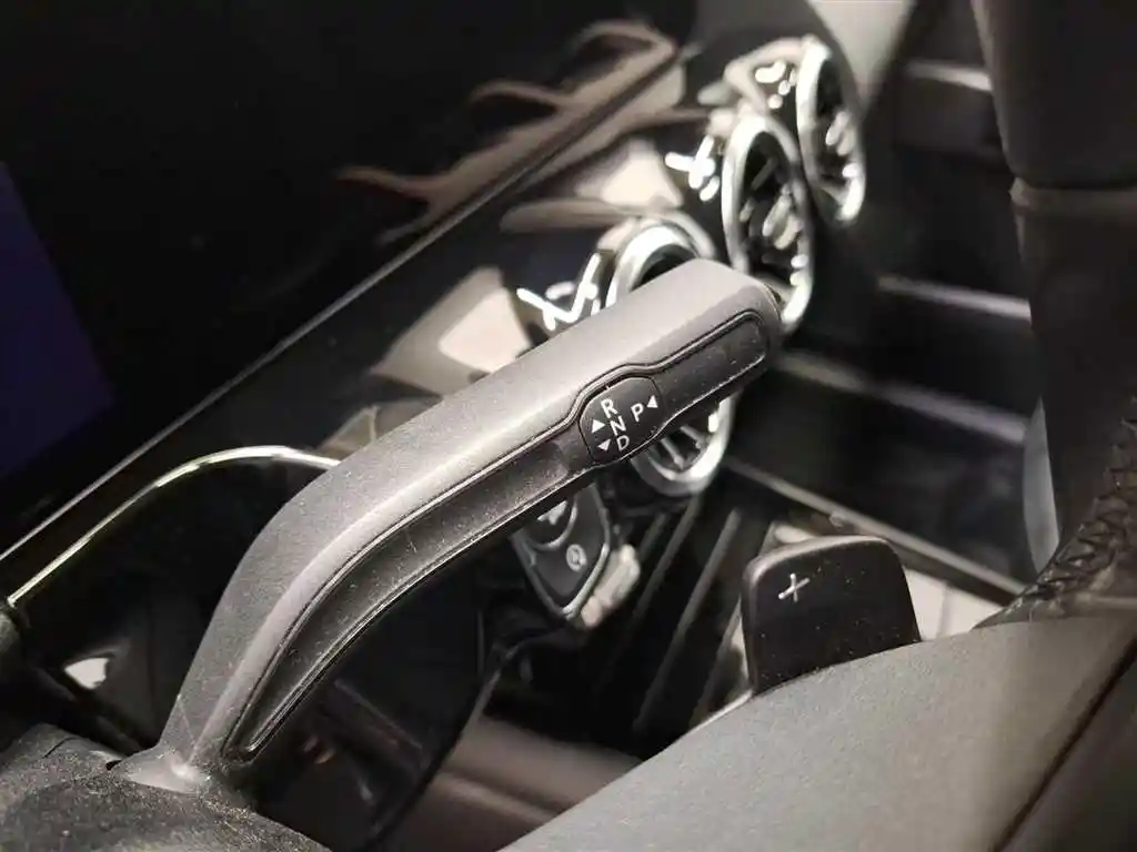 Mercedes-Benz B 220