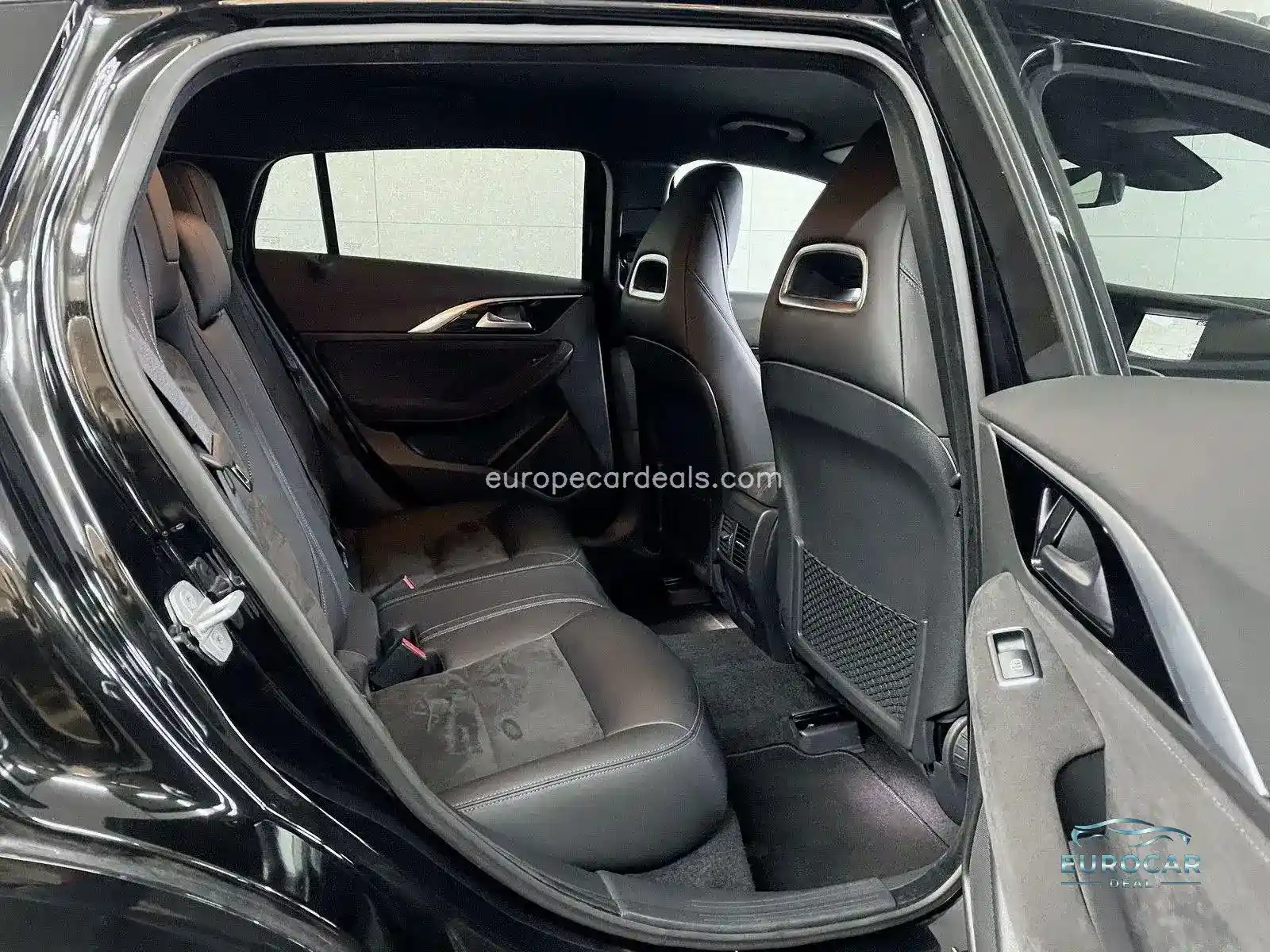 Infiniti Q30
