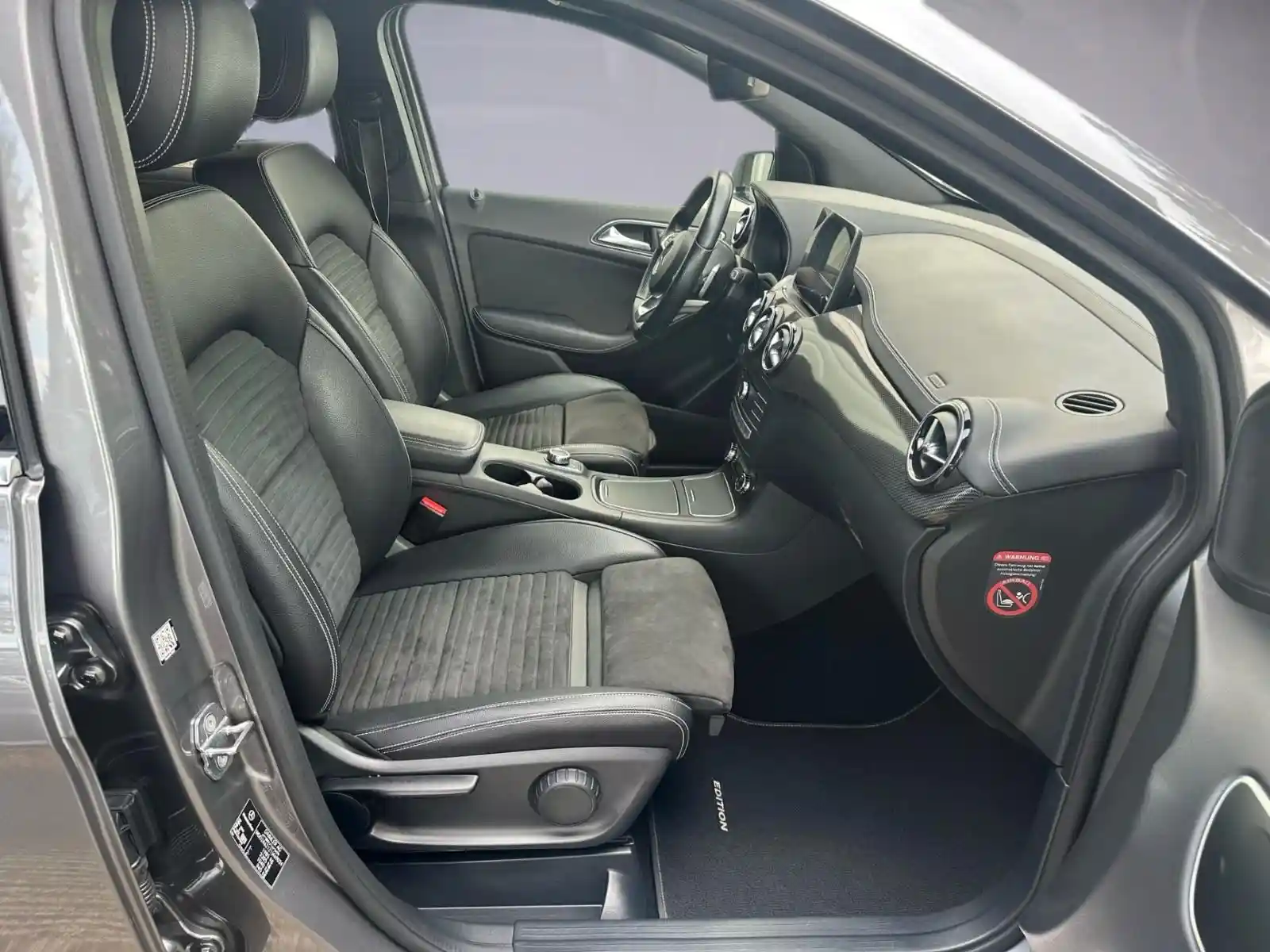 Mercedes-Benz B 180