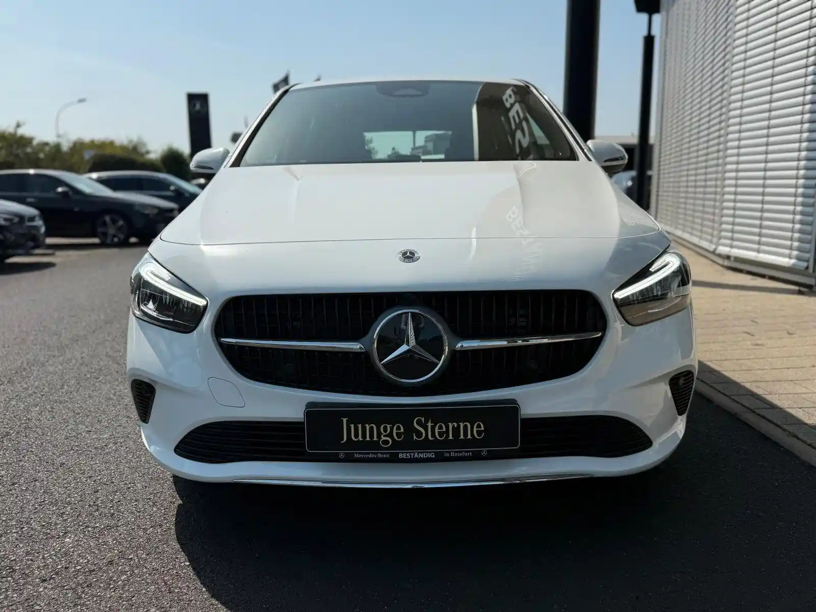 Mercedes-Benz B 180