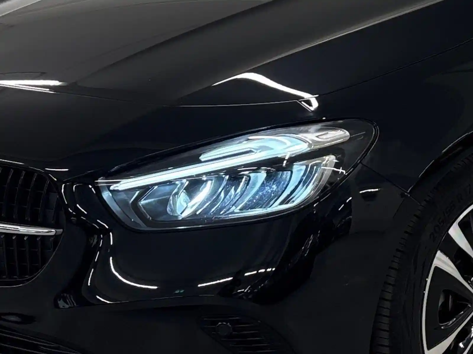 Mercedes-Benz B 200