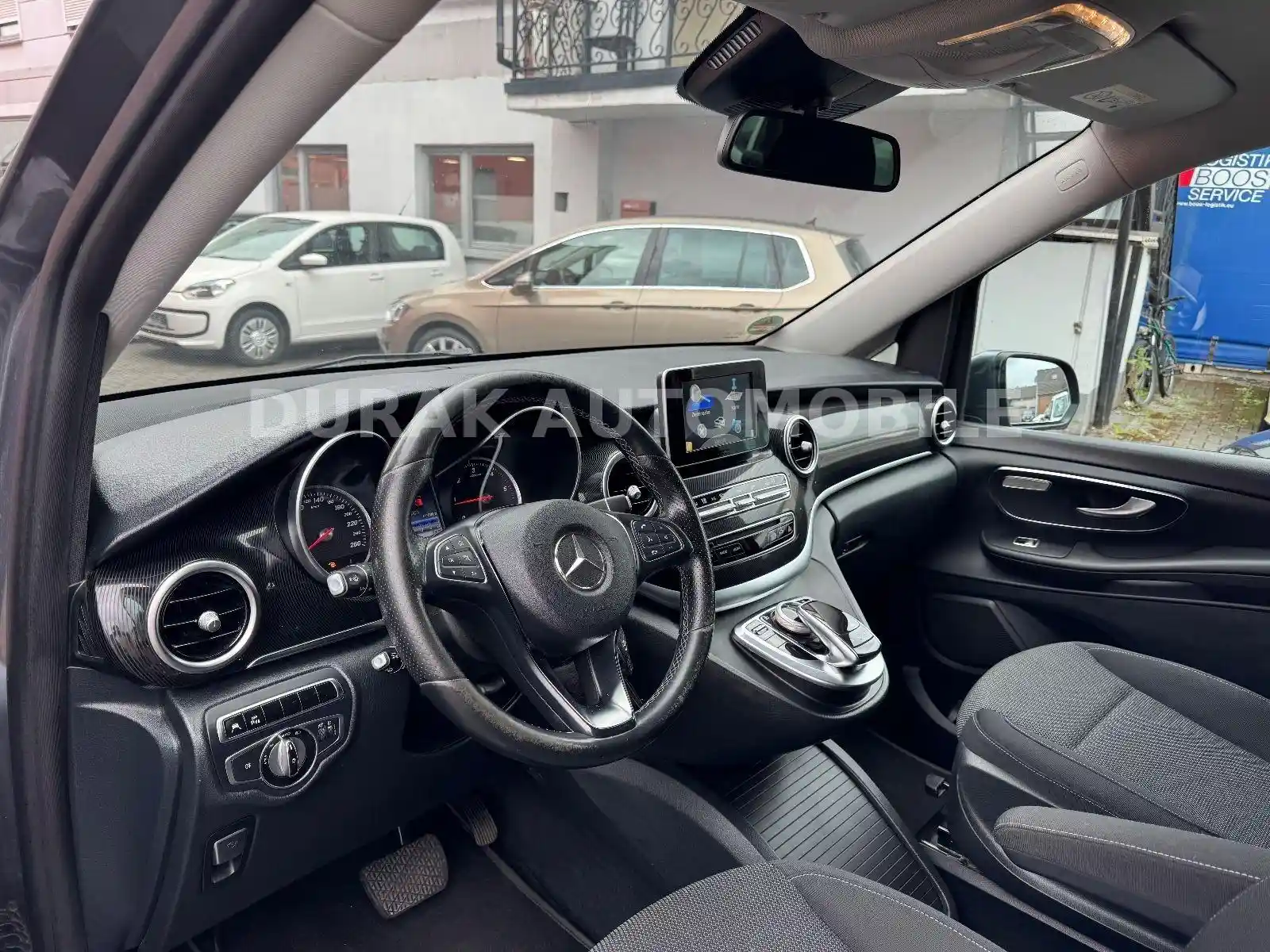 Mercedes-Benz V 220