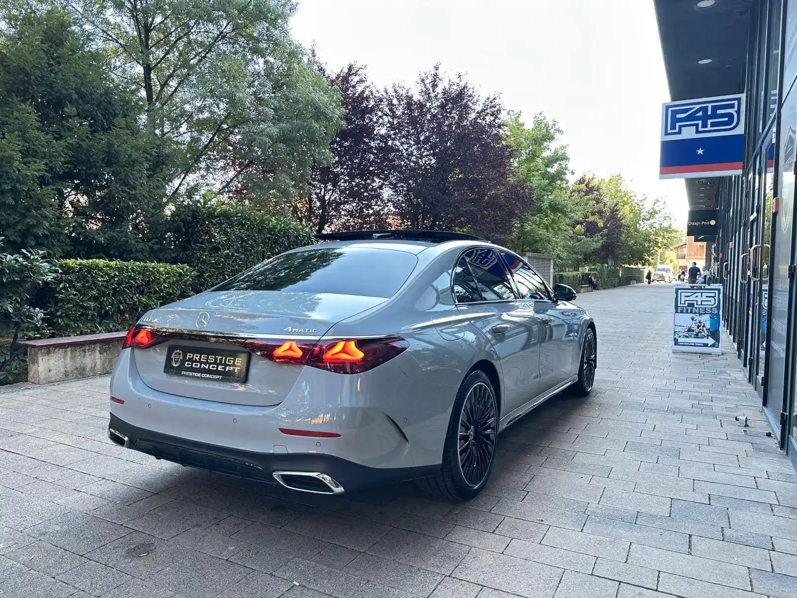 Mercedes-Benz E 300