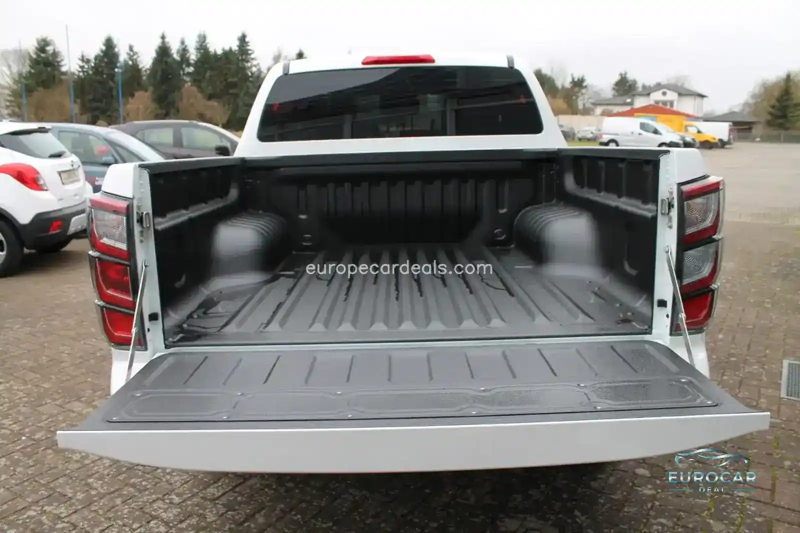 Double Cab 4WD V-CROSS Automatik