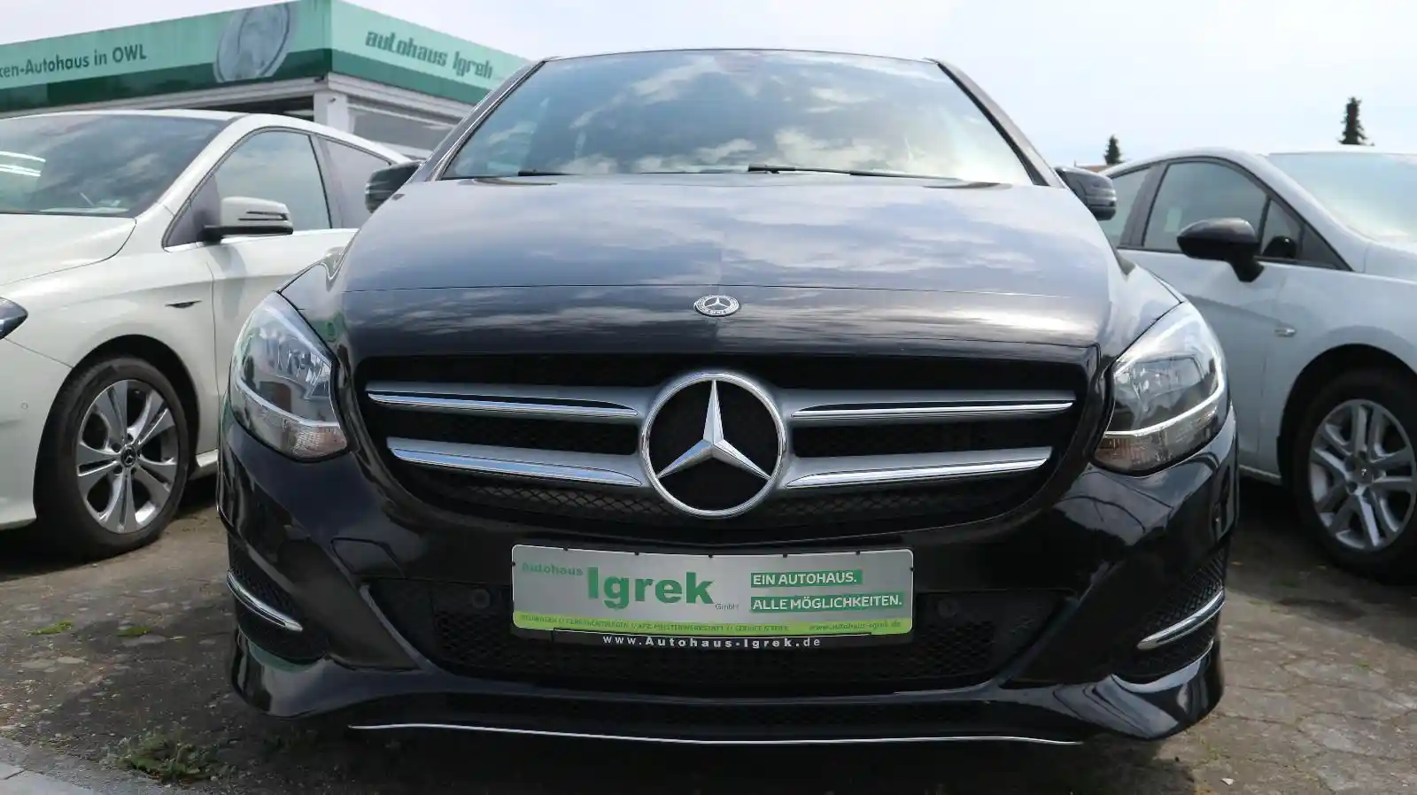 Mercedes-Benz B 180