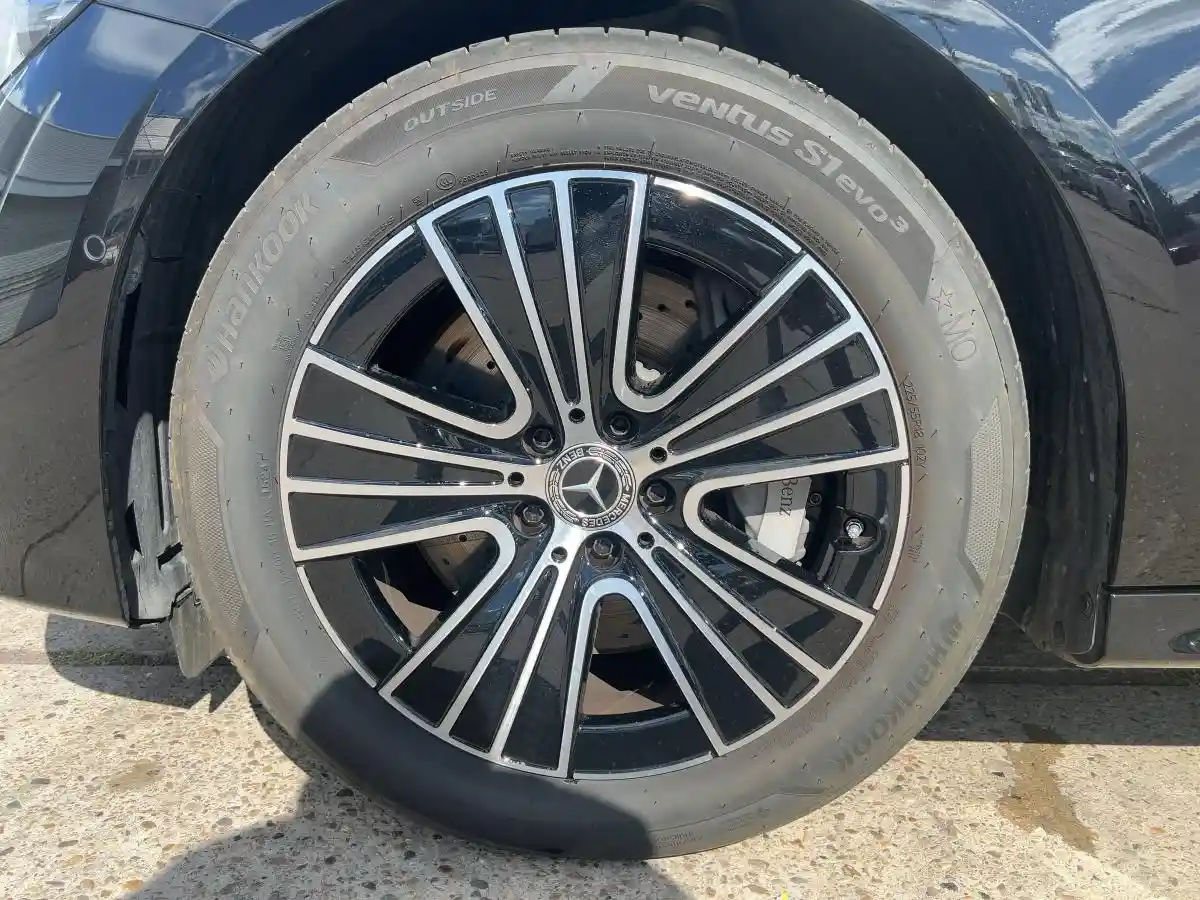 Mercedes-Benz E 200