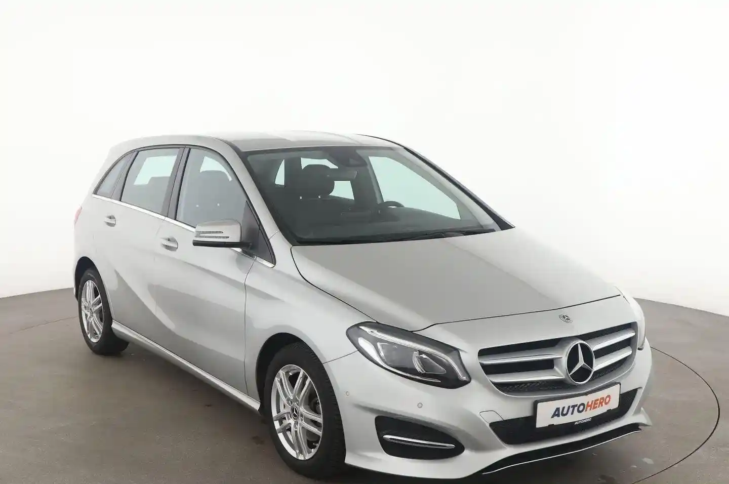 Mercedes-Benz B 180