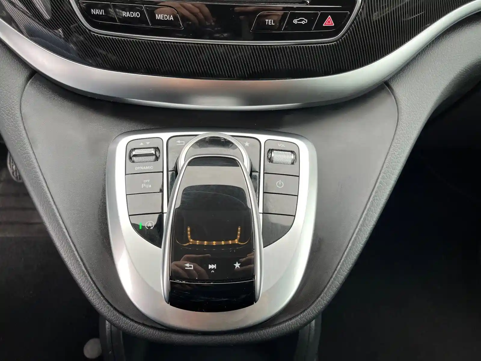Mercedes-Benz V 220