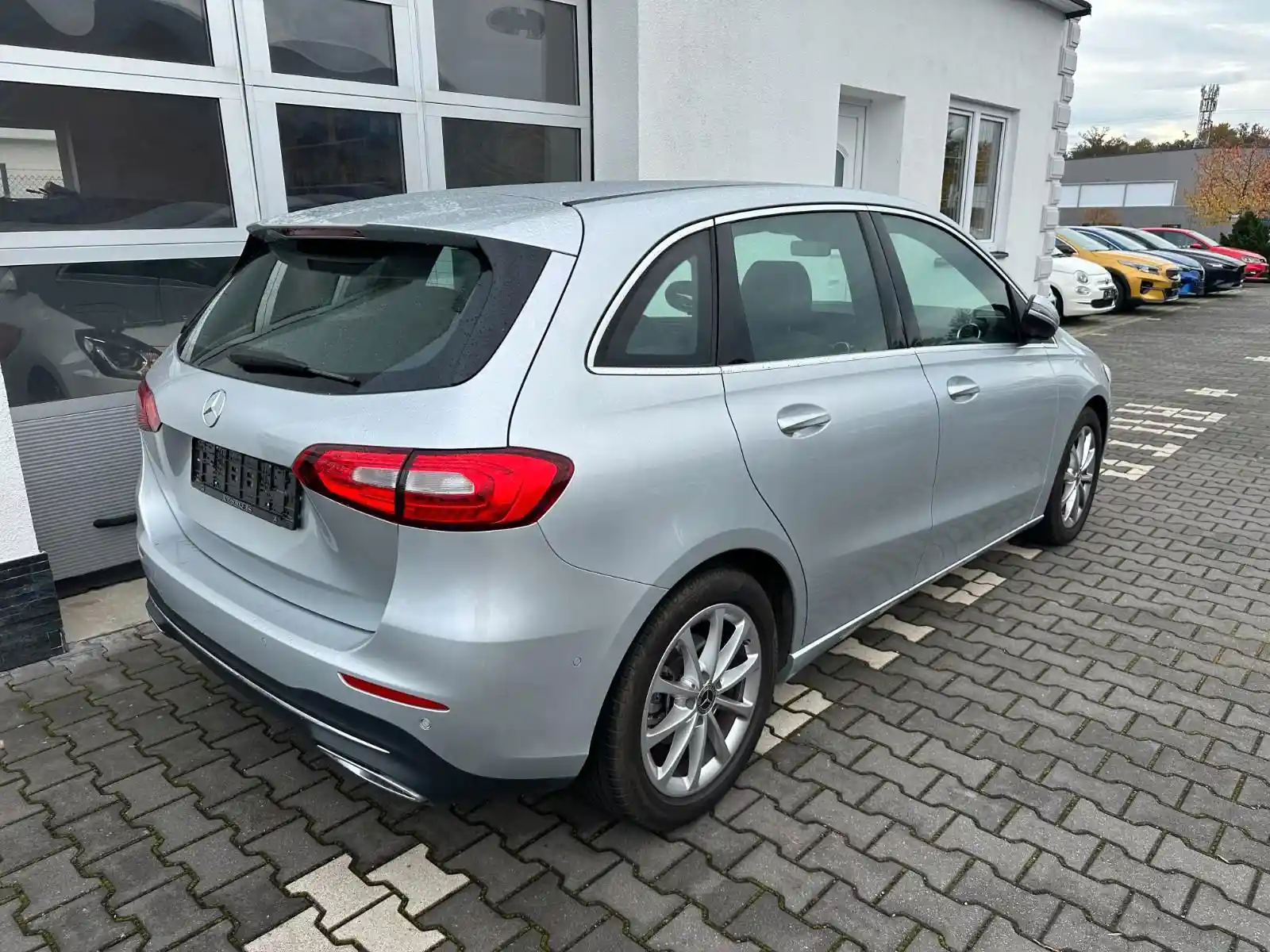 Mercedes-Benz B 180