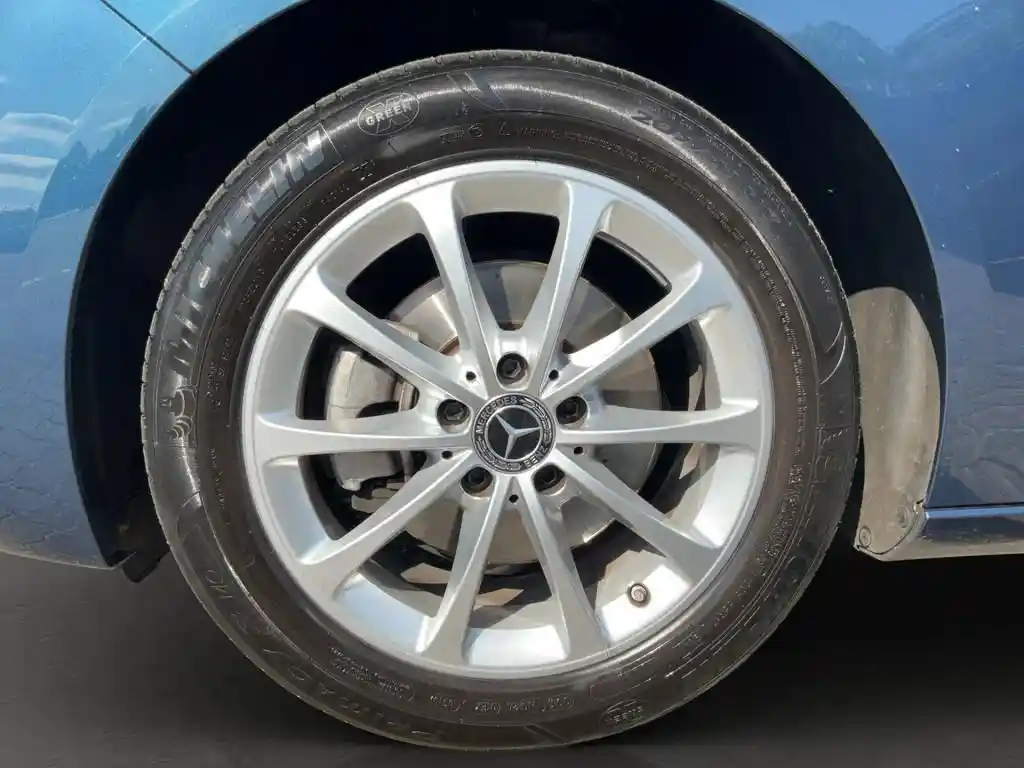Mercedes-Benz B 200