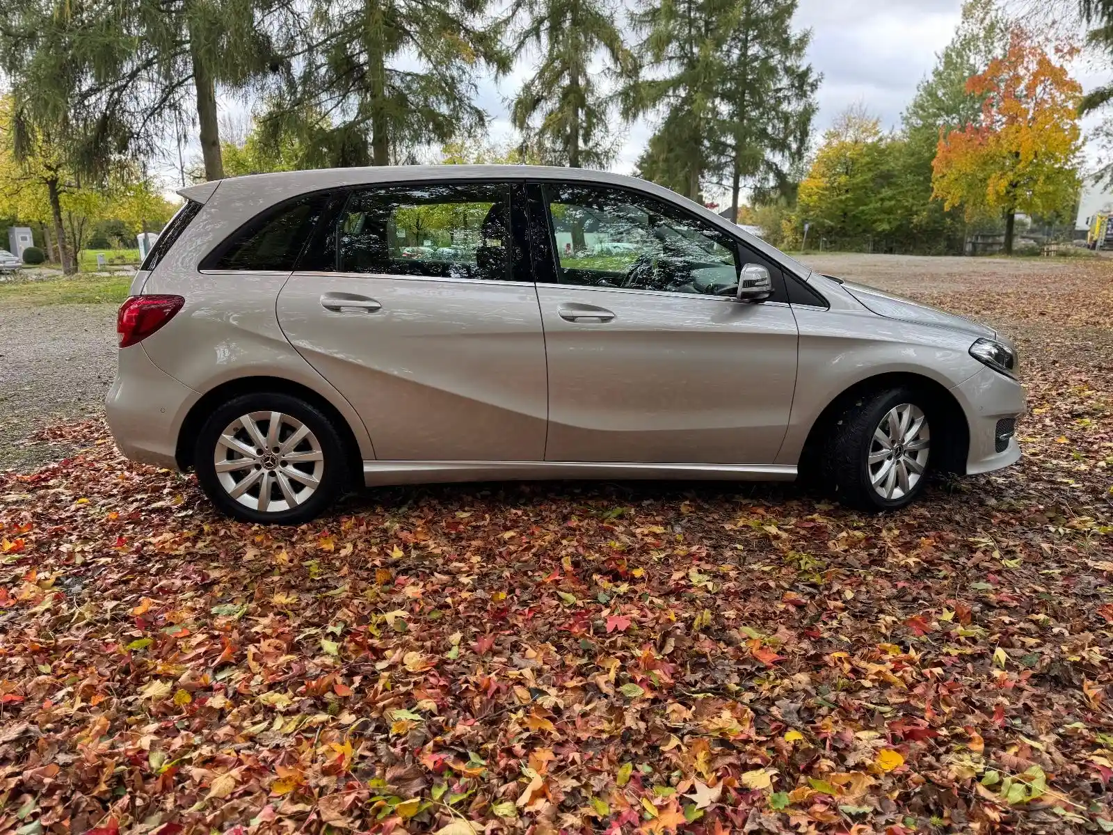 Mercedes-Benz B 180