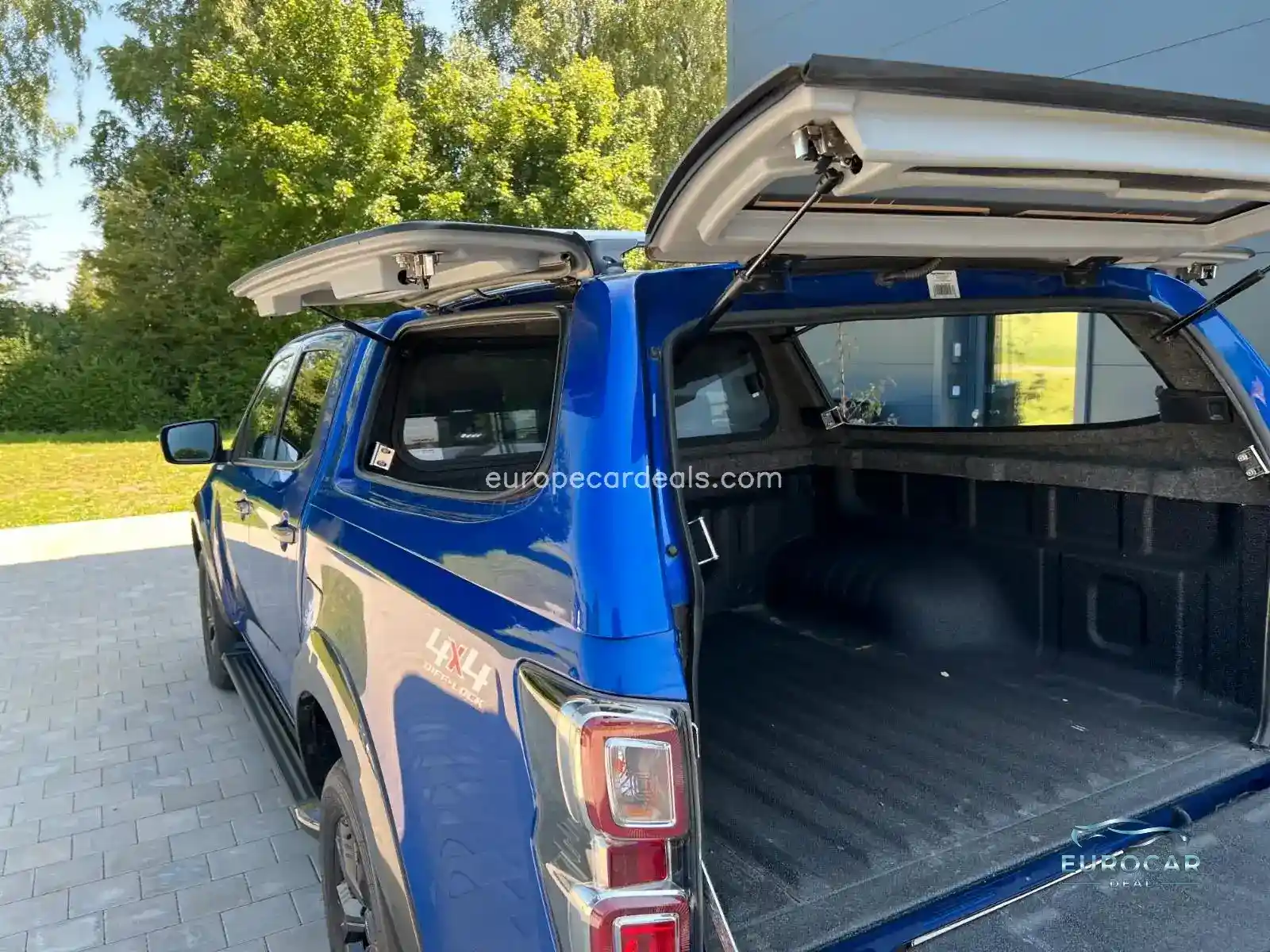 Double Cab 4WD V-CROSS,HARDTOP,AHK,UVM….