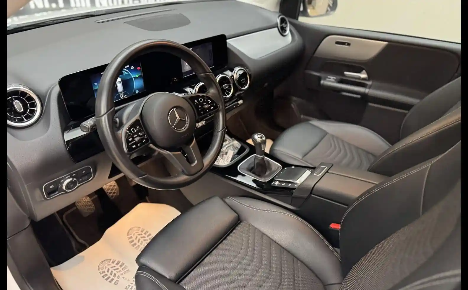 Mercedes-Benz B 180