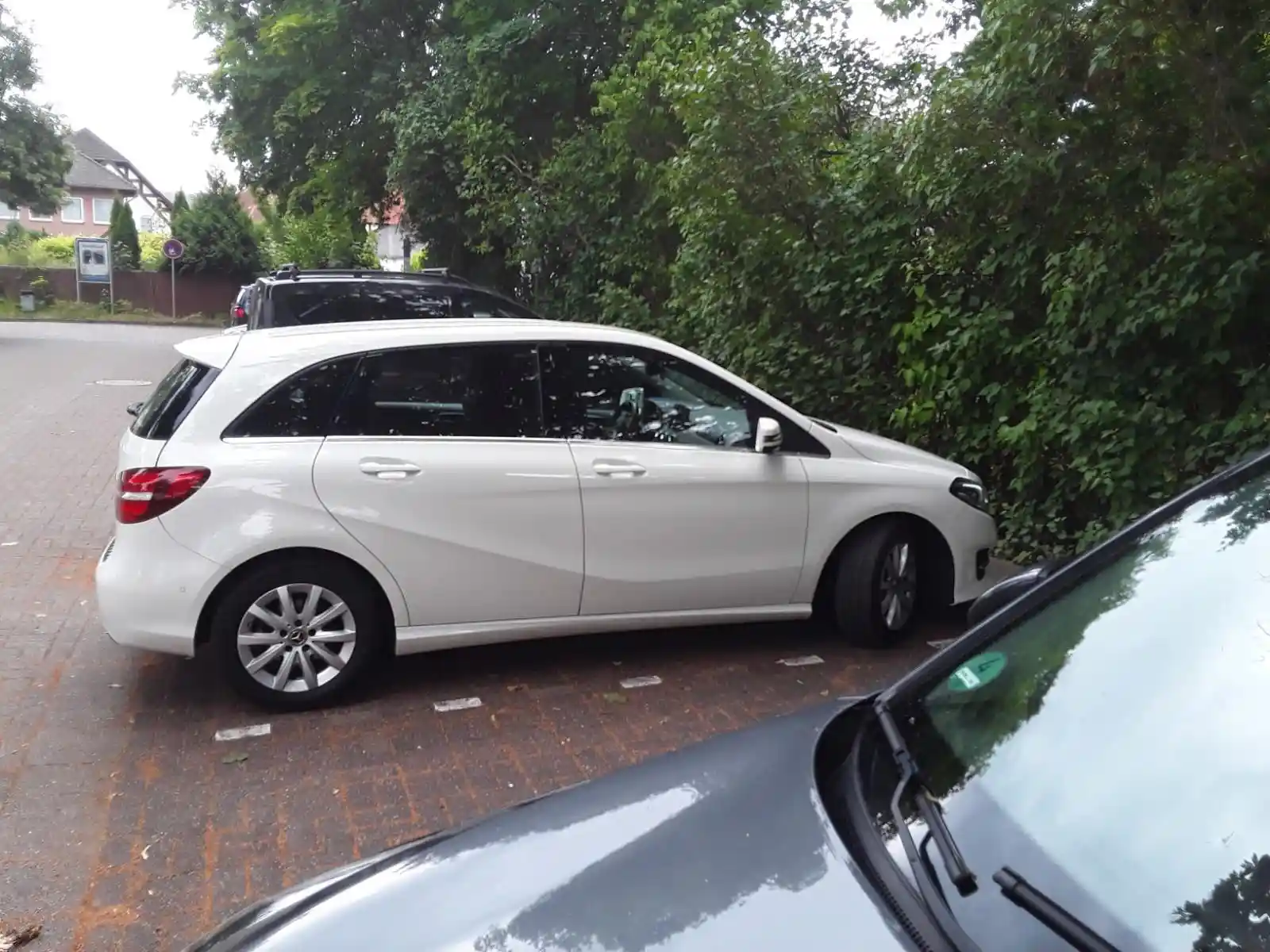 Mercedes-Benz B 180