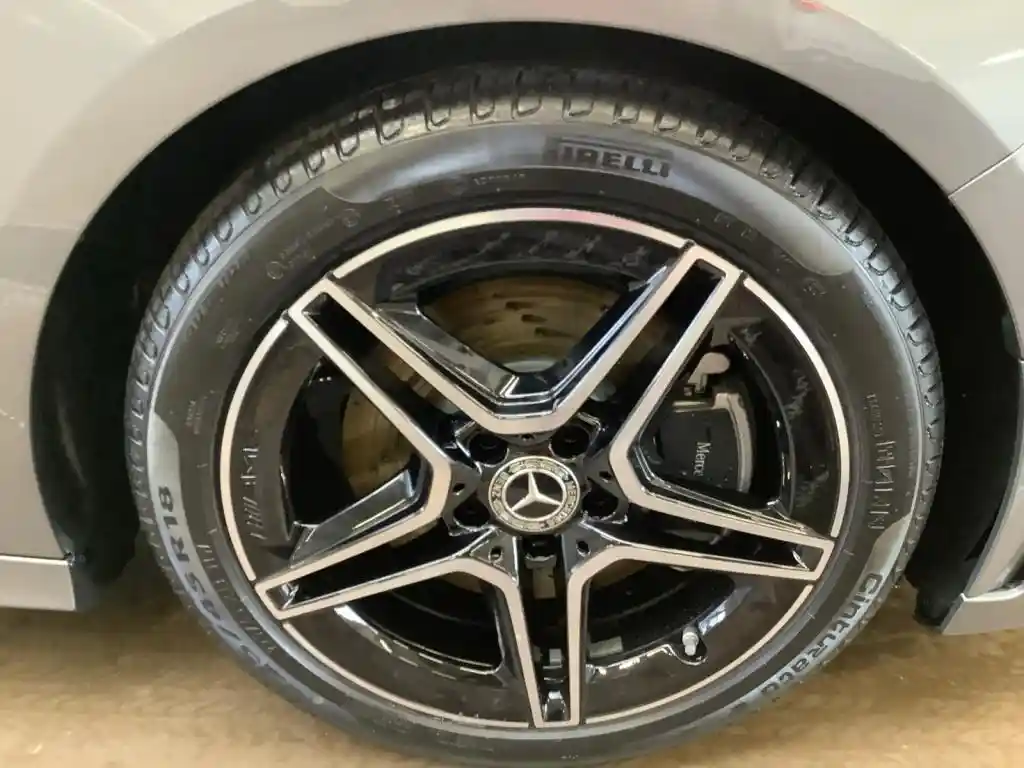 Mercedes-Benz B 220
