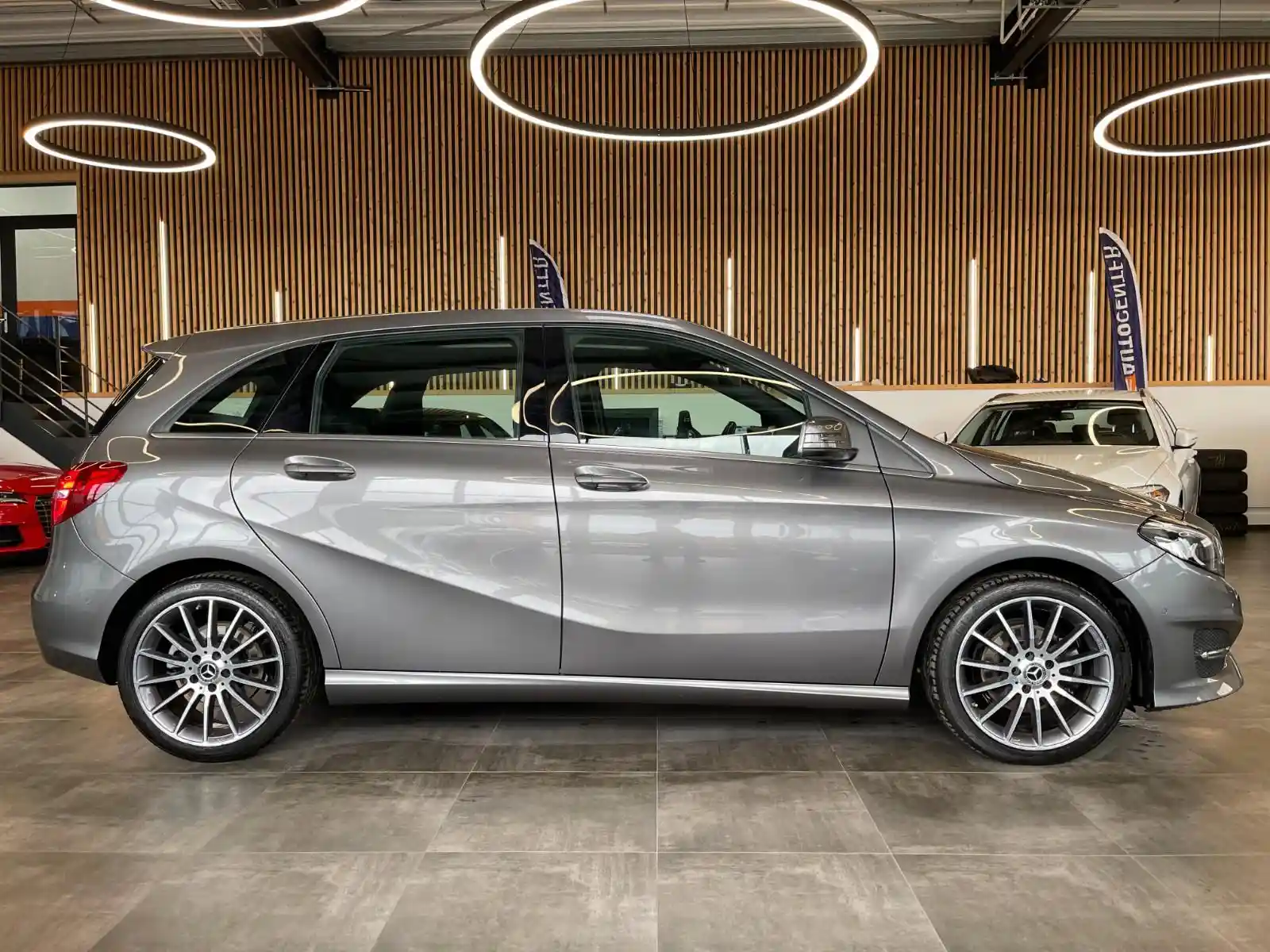 Mercedes-Benz B 220