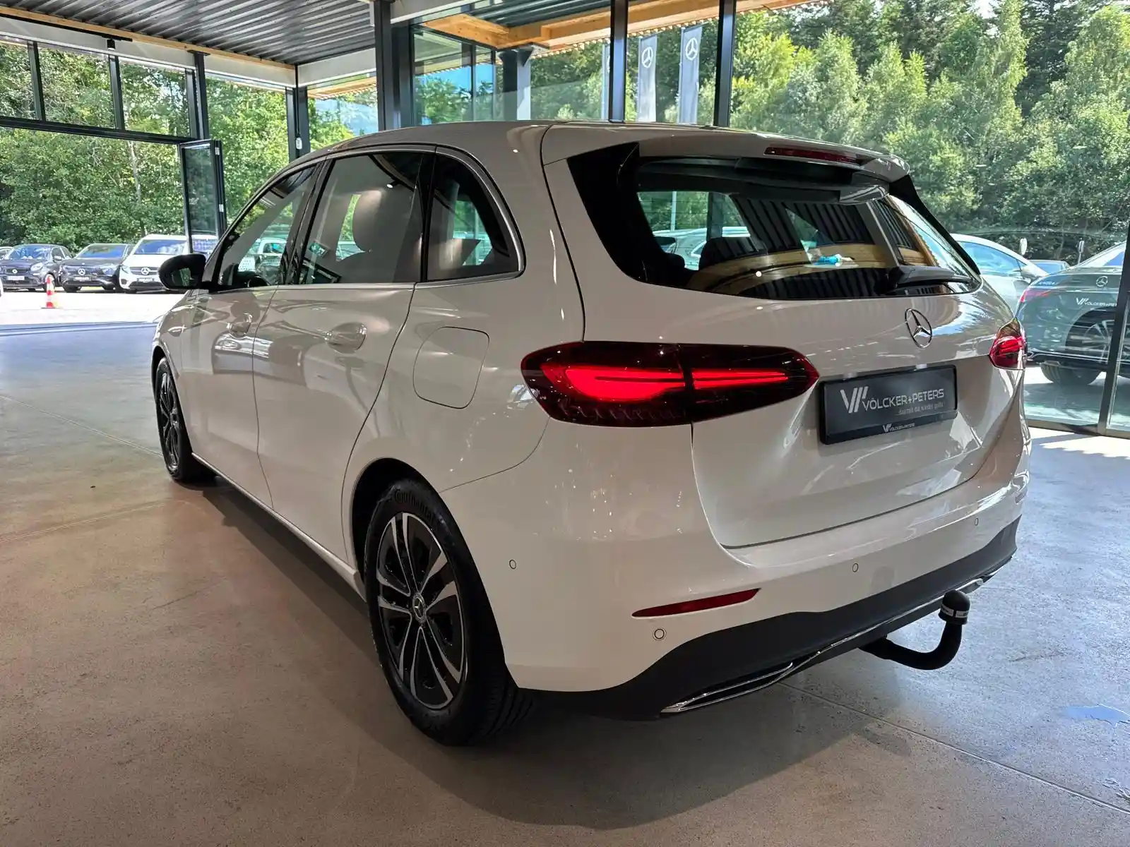 Mercedes-Benz B 180