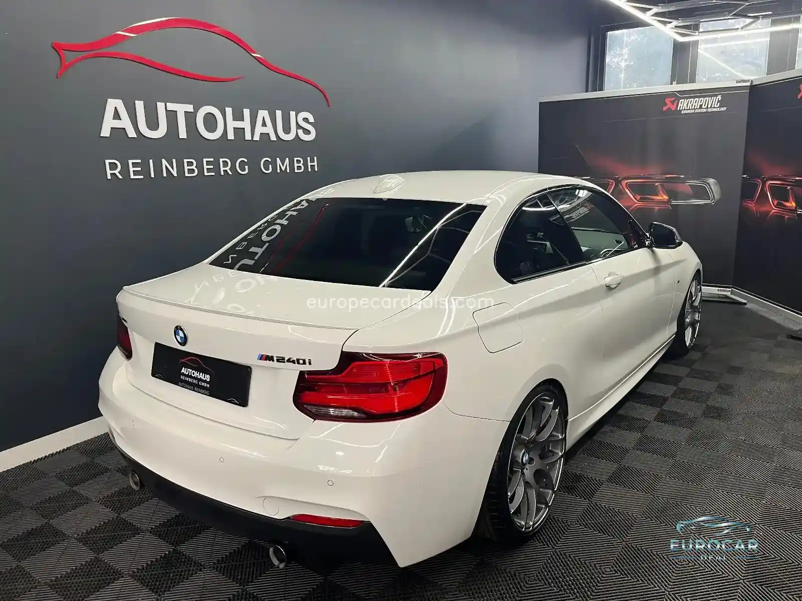 BMW M240i