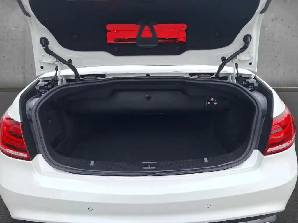 Mercedes-Benz E 320
