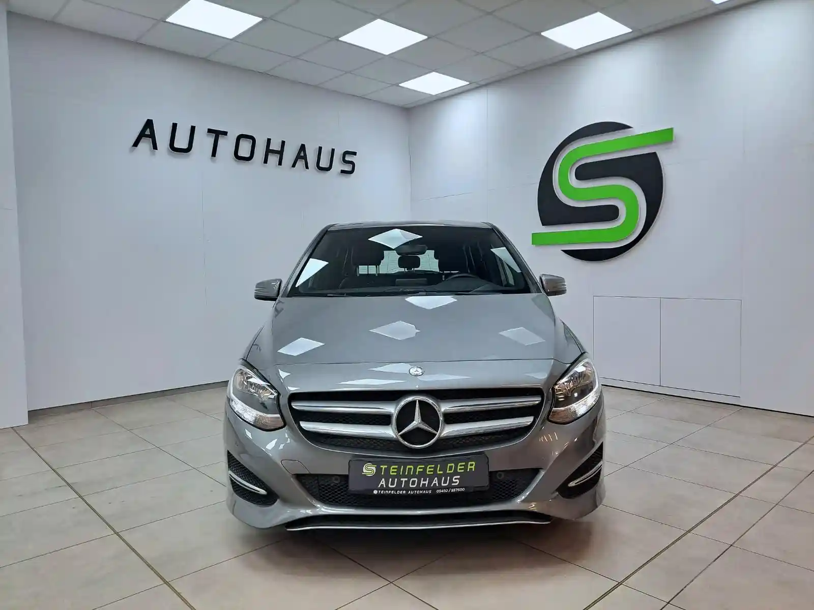 Mercedes-Benz B 180