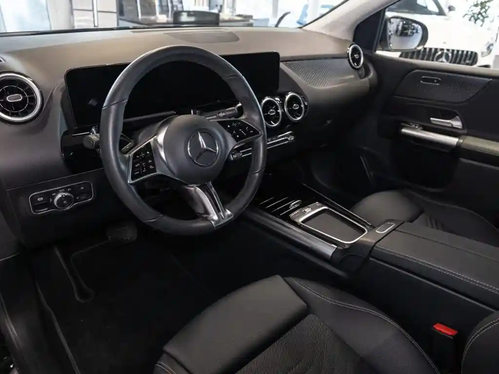 Mercedes-Benz B 180