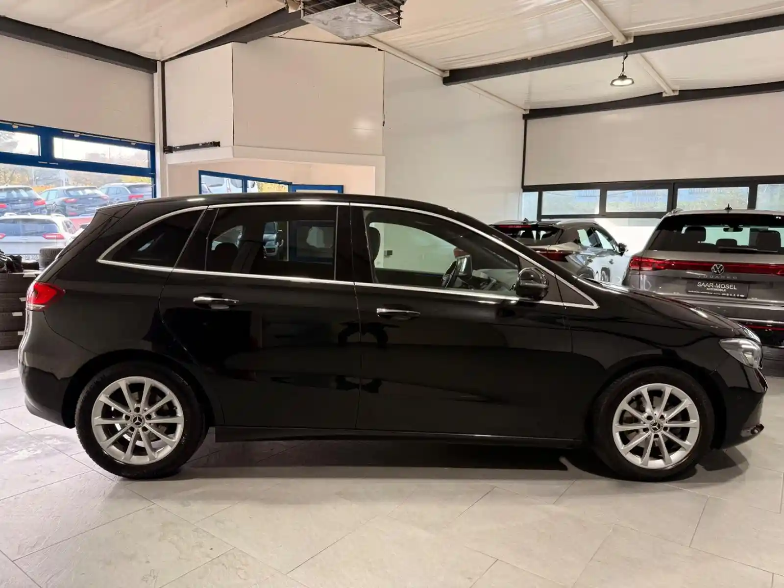 Mercedes-Benz B 180