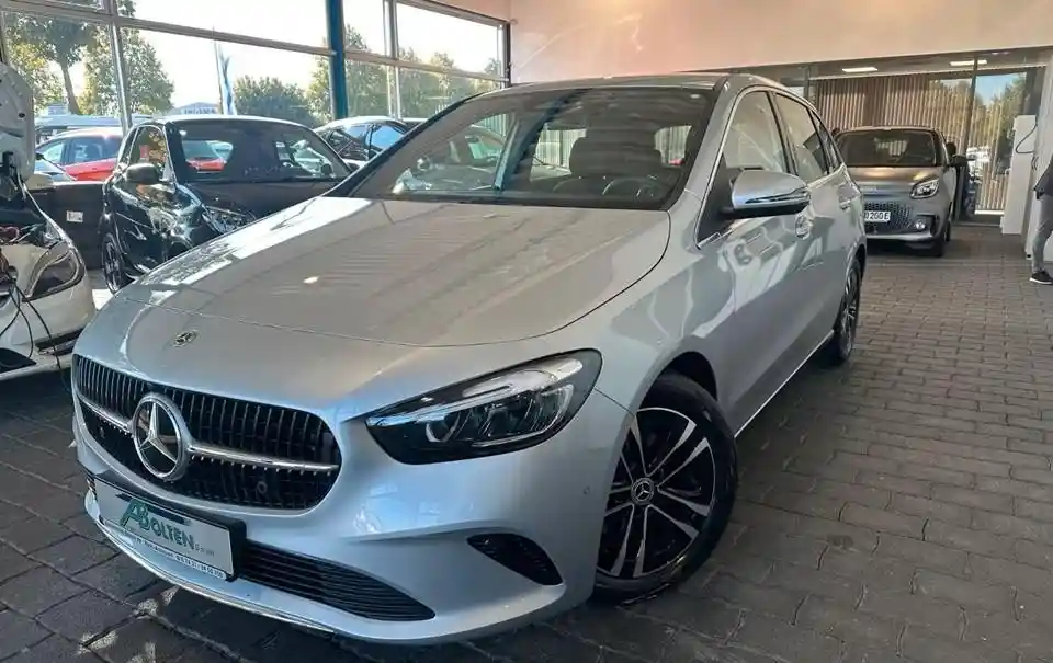 Mercedes-Benz B 180